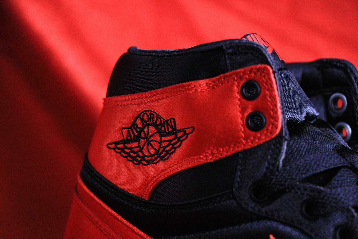 Nike Air Jordan 1 OG High Satin Bred